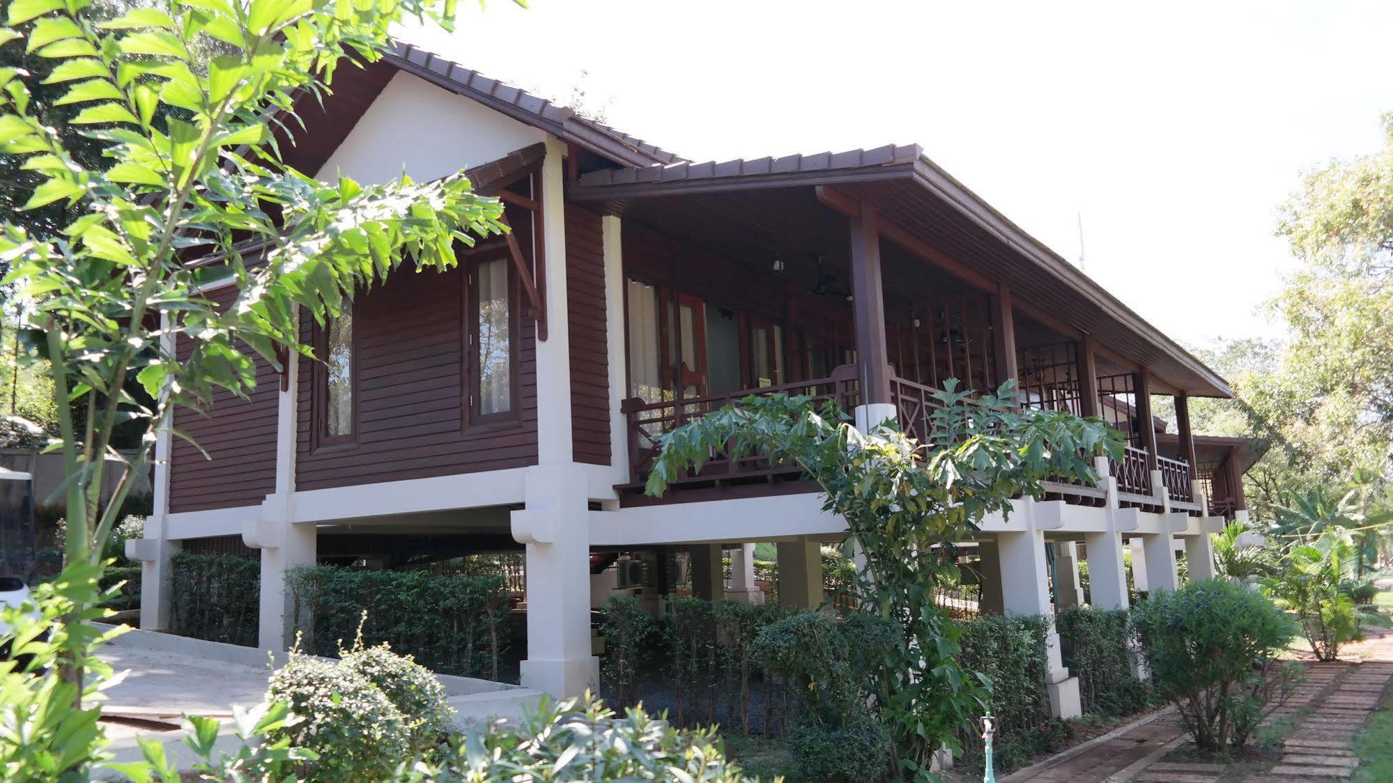 Phubachiang Golf & Resort Pakse Exterior foto