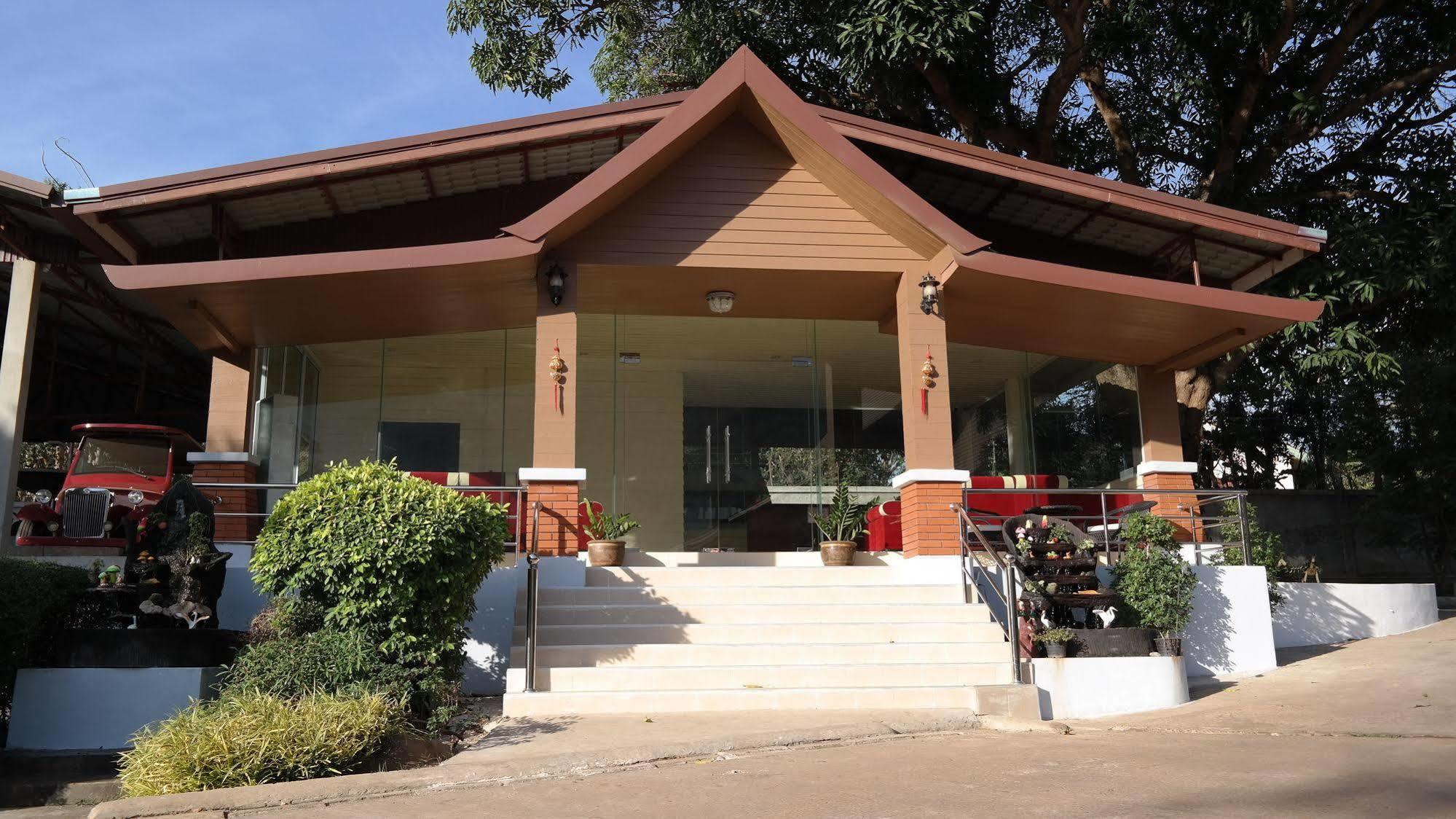Phubachiang Golf & Resort Pakse Exterior foto
